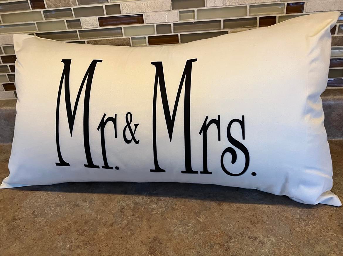 Pillow/Mr & Mrs